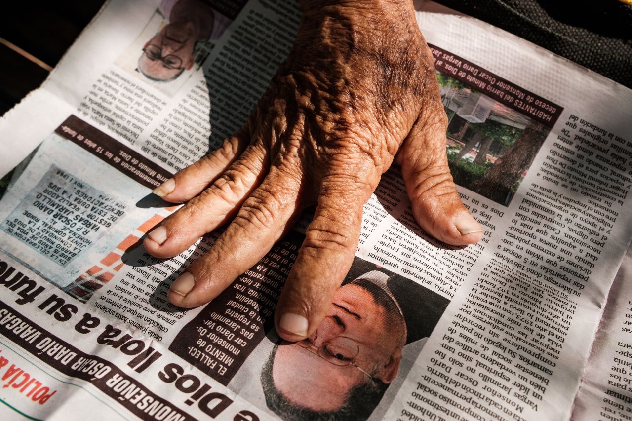 Oda al perrenque y a la esperanza en 'El coronel no tiene quien le escriba'