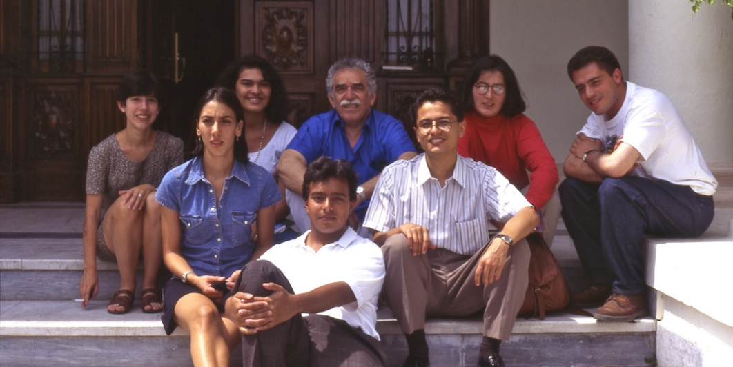 Gabo, junto a algunos de sus alumnos en el primer taller de reportaje que dictó en la fundación, en Barranquilla (Colombia).