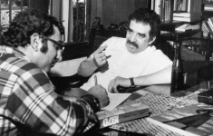 Gabriel García Márquez con Juan Gossain en Barranquilla. Foto: Archivo de El Espectador