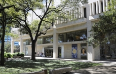 El Harry Ransom Center de la Universidad de Texas en Austin. Fotografía por Anthony Maddaloni. Imagen cortesía del Harry Ransom Center